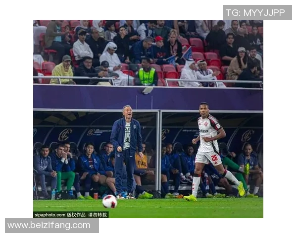 足球明星日常穿鞋风格大揭秘时尚与运动的完美结合